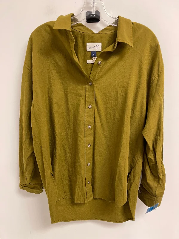 Top Long Sleeve By Universal Thread In Green, Size: M